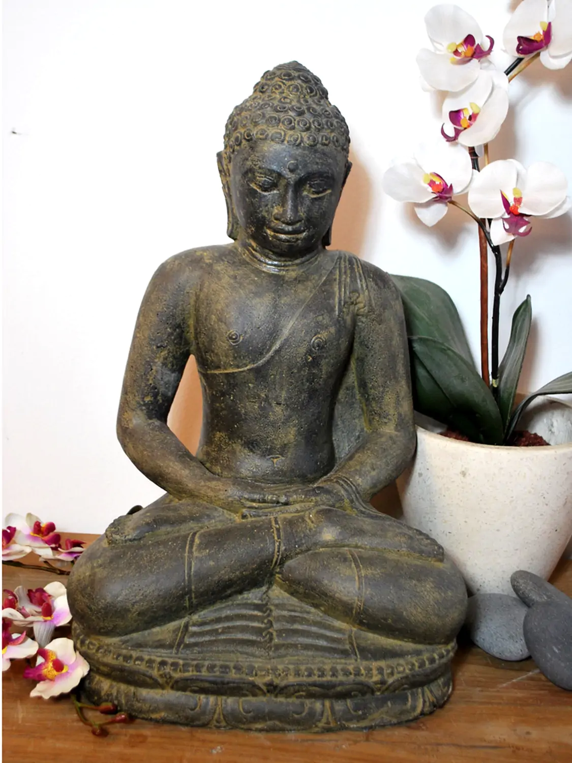  Product image 1 of the product “Sitting buddha - India, cast stone, handcrafted & coloured, in the sizes from 20cm to 240cm, Antique finish ”